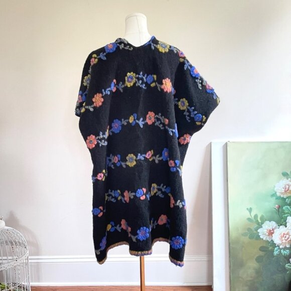Italian Wool Blend 3D Floral Poncho Kimono Cape Oversized Boho Cottage Festival - Picture 2 of 9